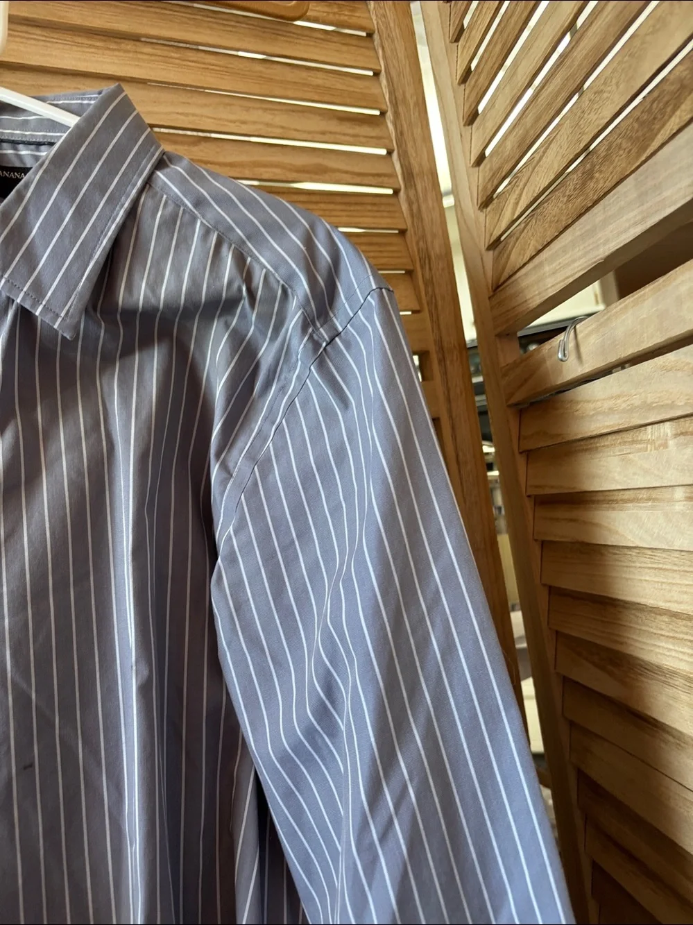Banana Republic Men's Gray Striped Dress Shirt Medium
